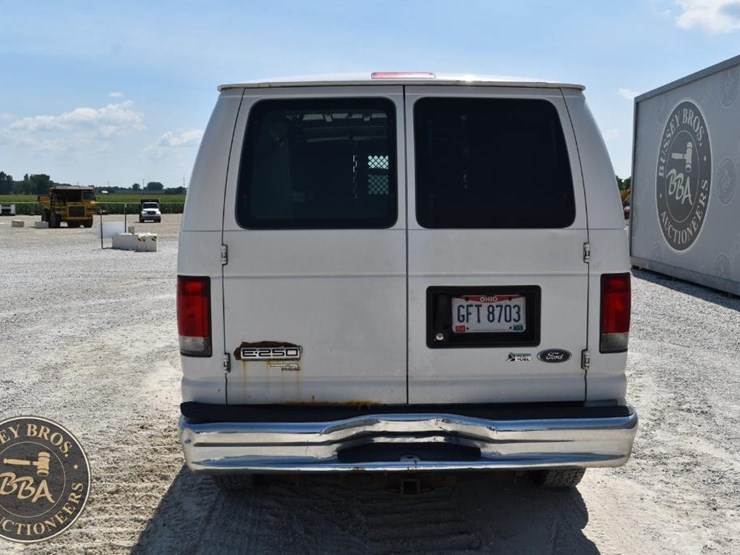 2014-ford-e250-image-4
