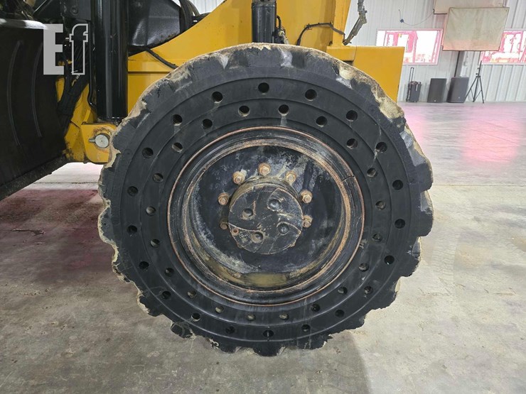 2013-caterpillar-tl1055c-image-29