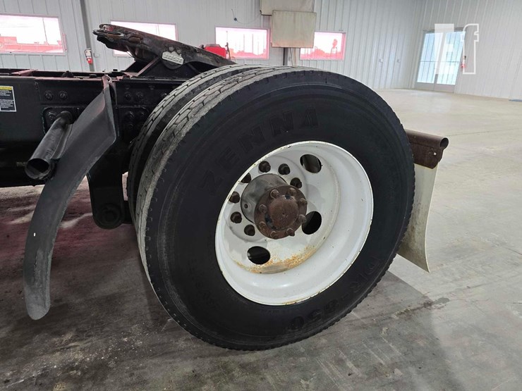 2013-kenworth-t800-image-24