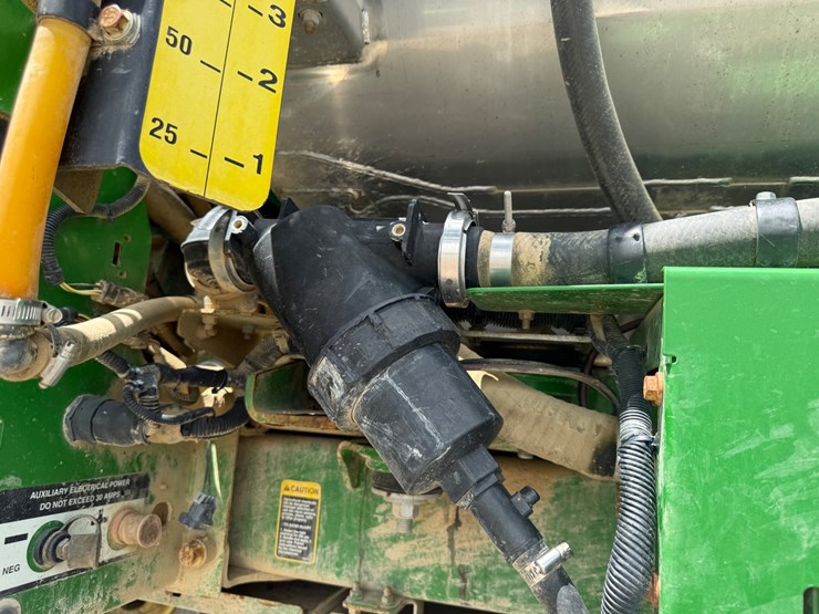 2016-john-deere-r4038-image-11