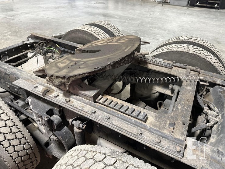 2011-kenworth-t660-image-10