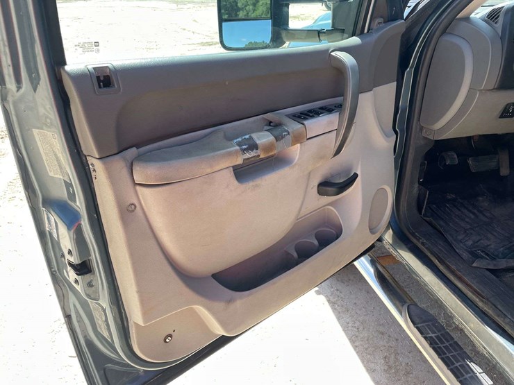 2013-chevrolet-silverado-3500-image-9