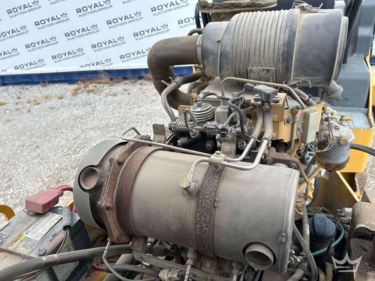 2014-caterpillar-cb34-image-8