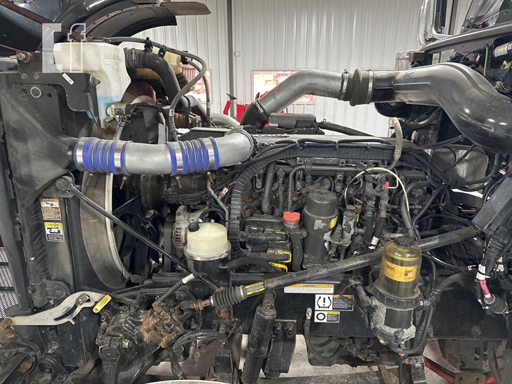 2017-peterbilt-389-image-26