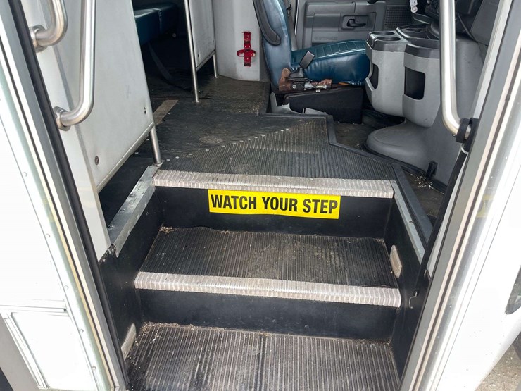 2010-ford-e450-image-14