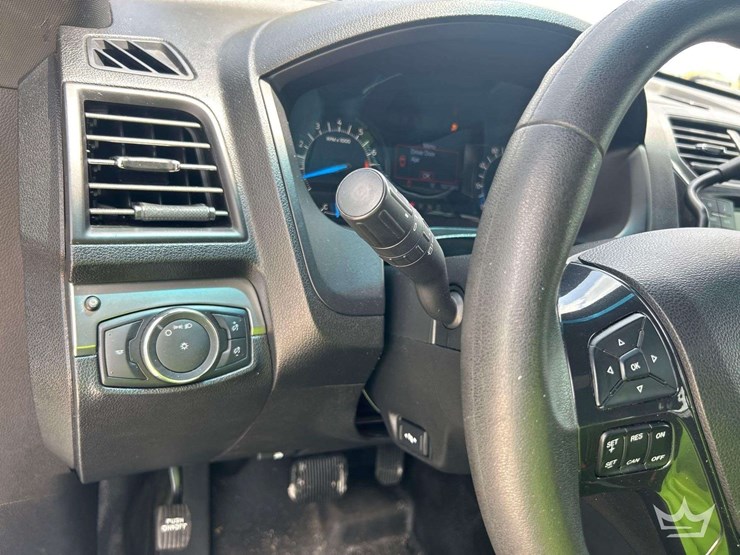 2016-ford-explorer-image-15