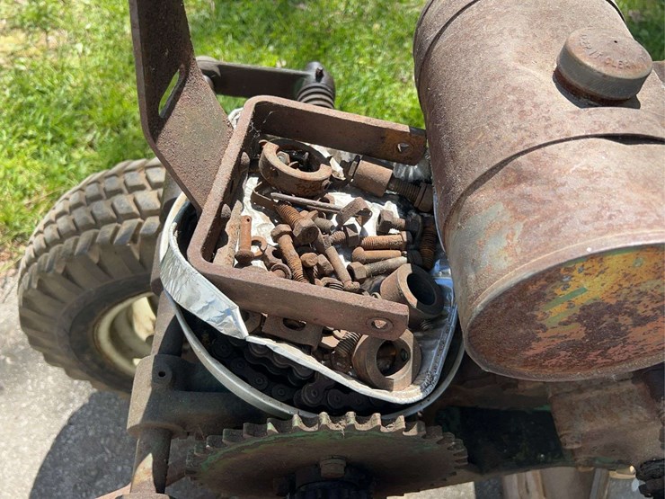 huski-garden-tractor-image-10