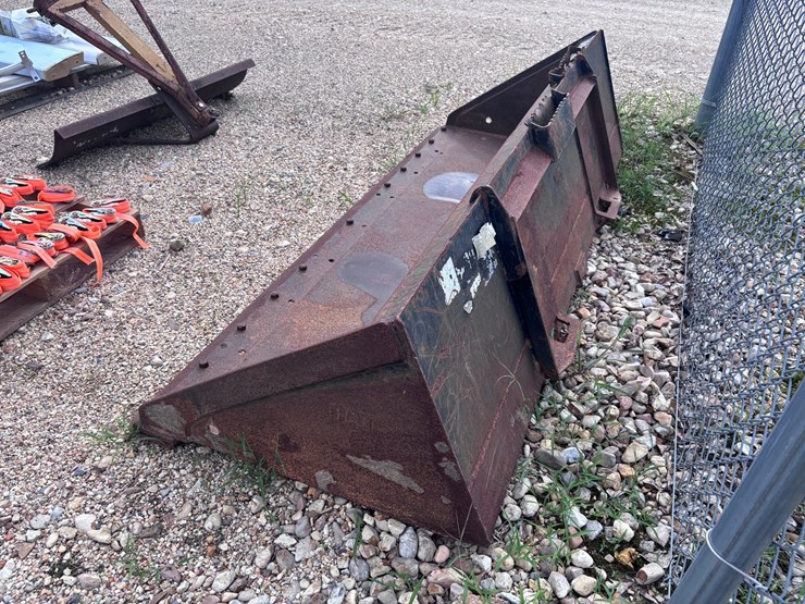 #8004-•-84in-cat-skid-steer-bucket-image-3