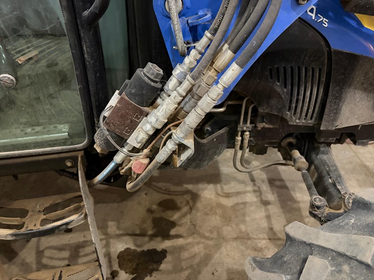 new-holland-t4.75-image-4