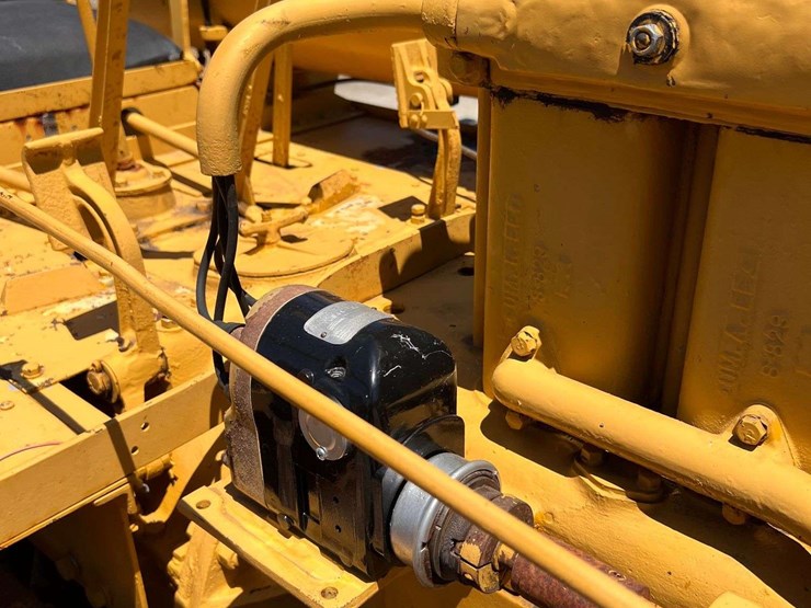 caterpillar-thirty-image-17