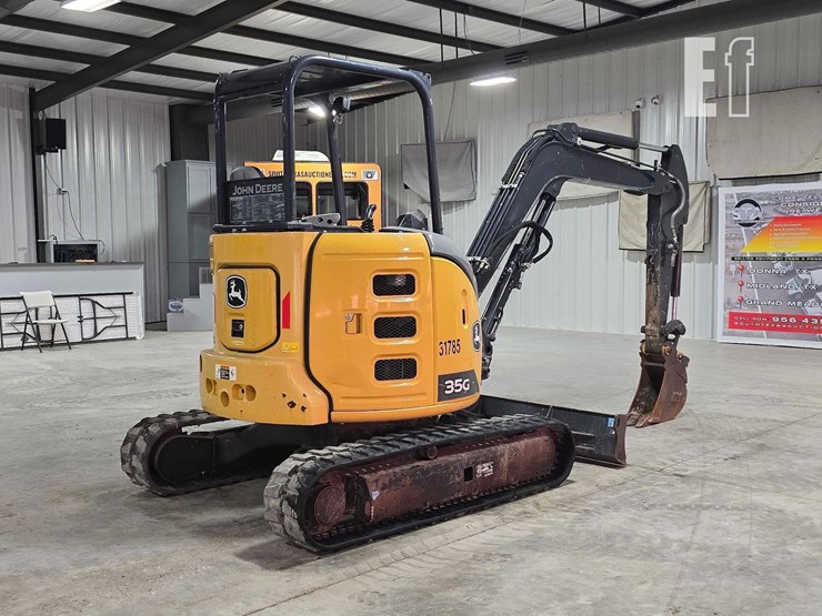 2021-deere-35g-image-3