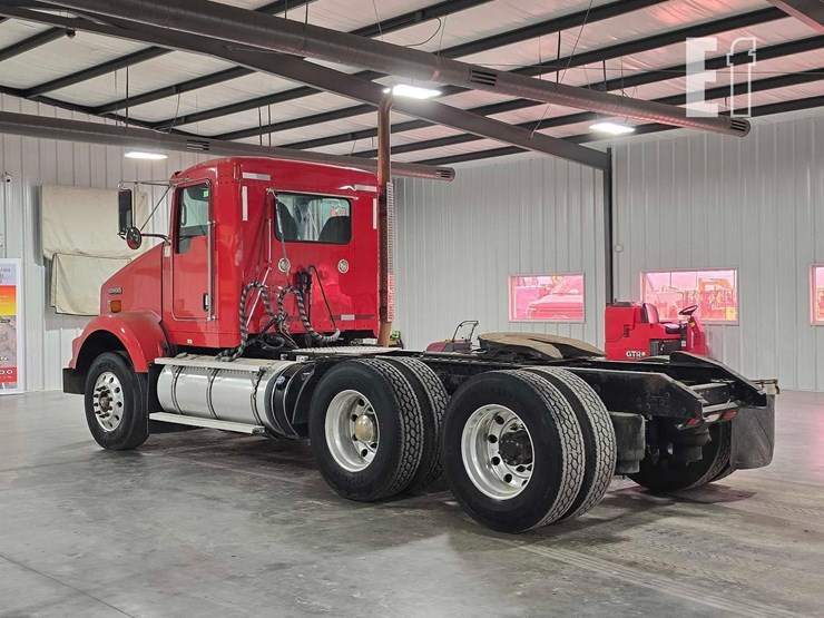 2013-kenworth-t800-image-4