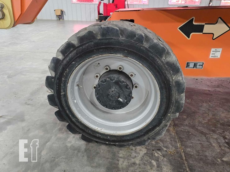 2016-jlg-800aj-image-24