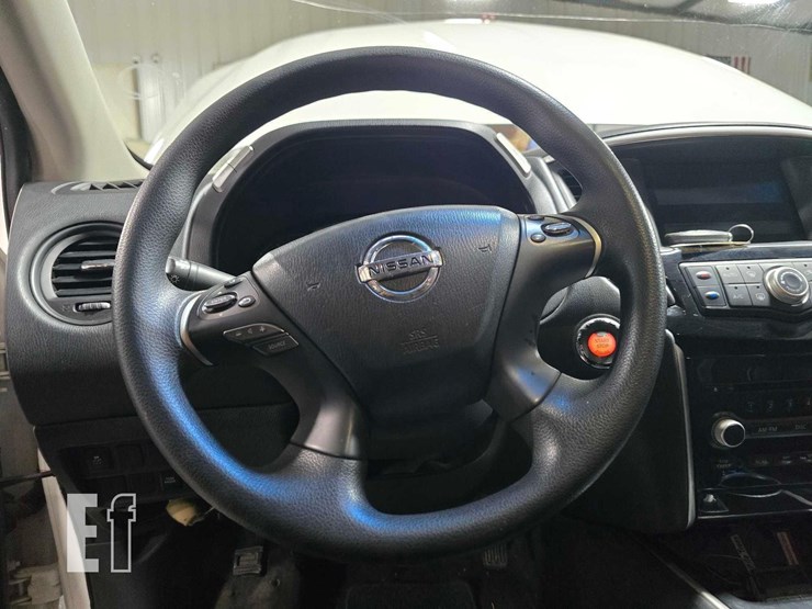 2013-nissan-pathfinder-image-10