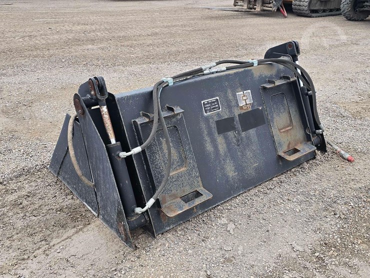 2024-giyi-skid-steer-4-in-1-bucket-image-4