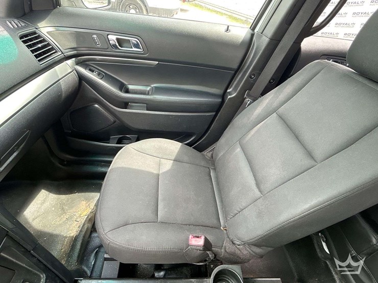 2016-ford-explorer-image-19