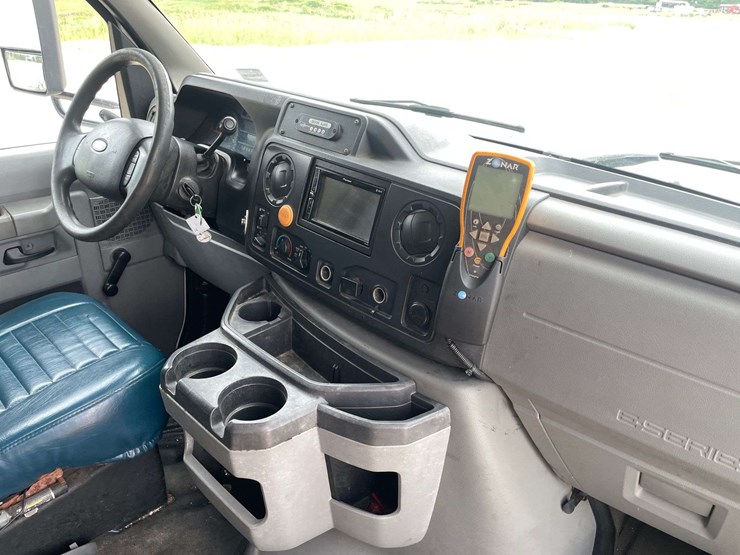 2010-ford-e450-image-15