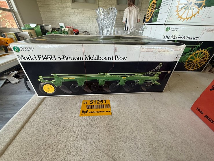 john-deere-f145h-image-1