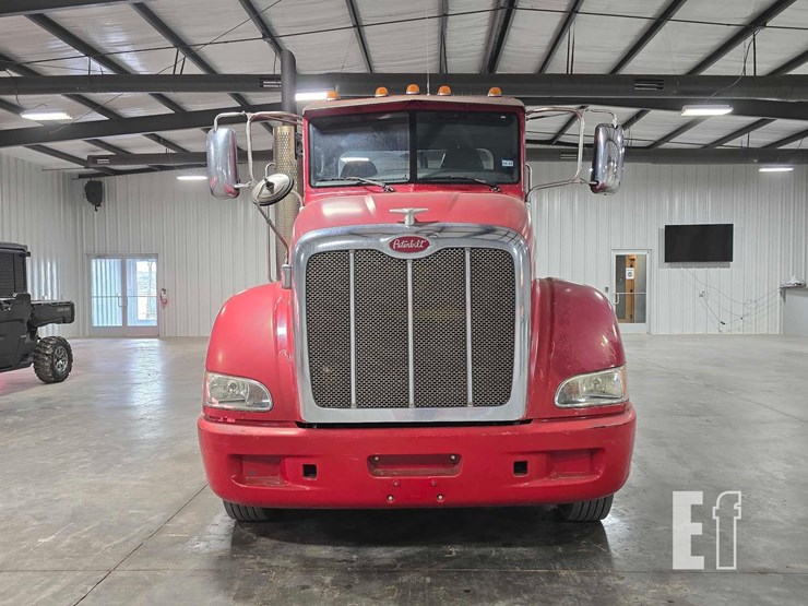2013-peterbilt-386-image-7