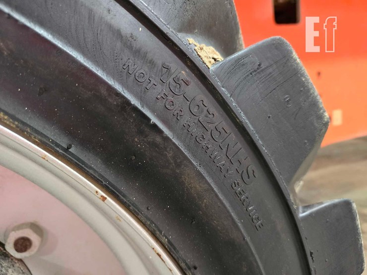 2016-jlg-800aj-image-25