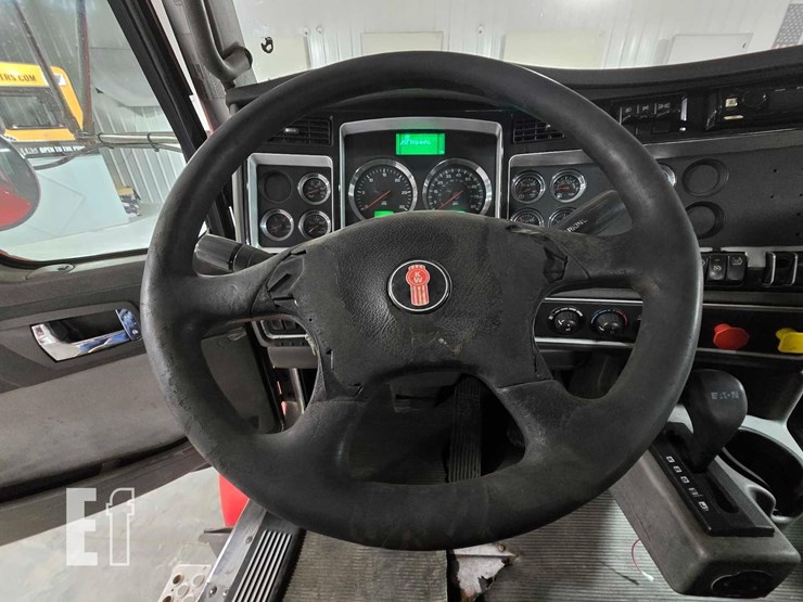 2013-kenworth-t800-image-10