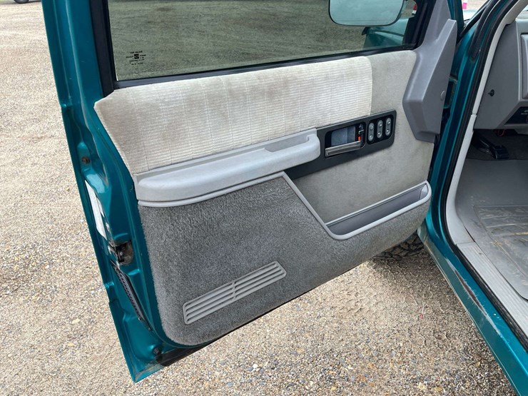 1994-chevrolet-silverado-1500-image-9