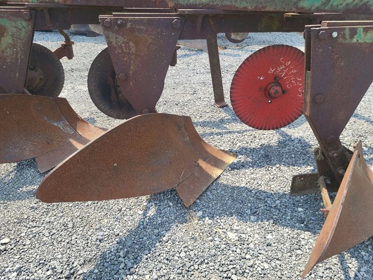 oliver-545-in-furrow--4-bottom-moldboard-plow-w/coulters-image-11
