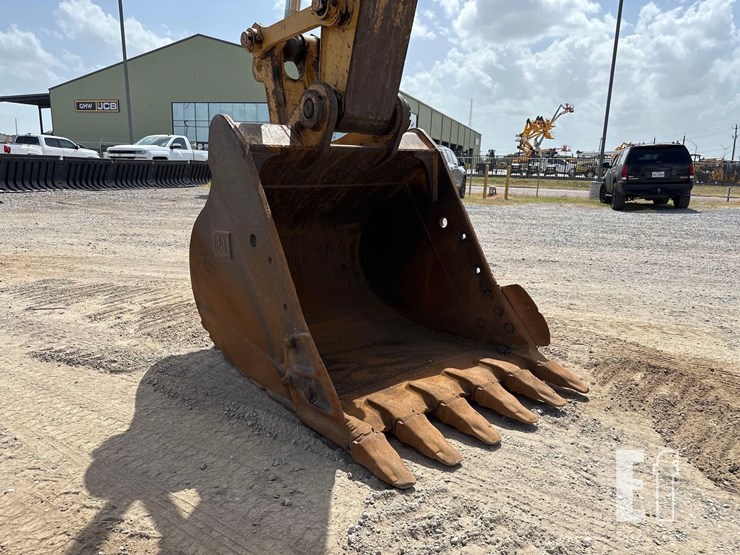 caterpillar-320gc-image-10