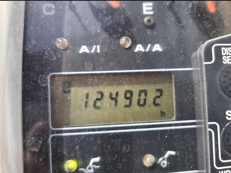 deere-200c-lc-image-30