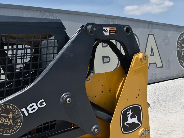 2021-deere-318g-image-25
