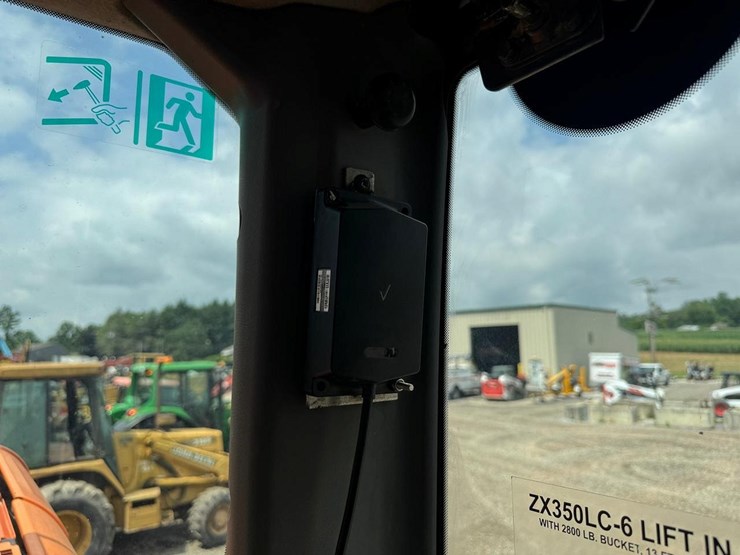 2015-hitachi-zx350lc-6n-image-31