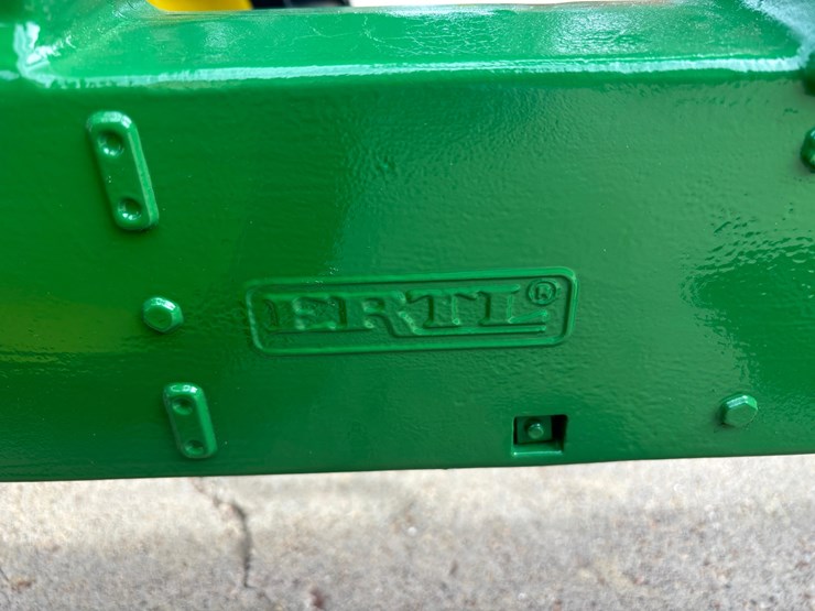 john-deere-8520-pedal-tractor-image-5