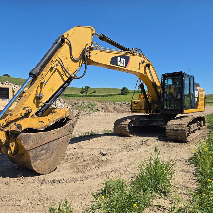 2015 CATERPILLAR 326FL
