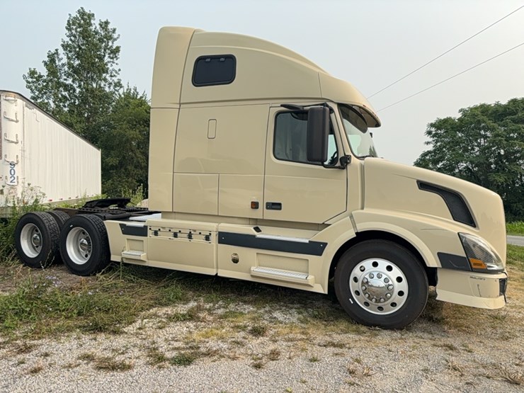 2005-volvo-semi-image-4