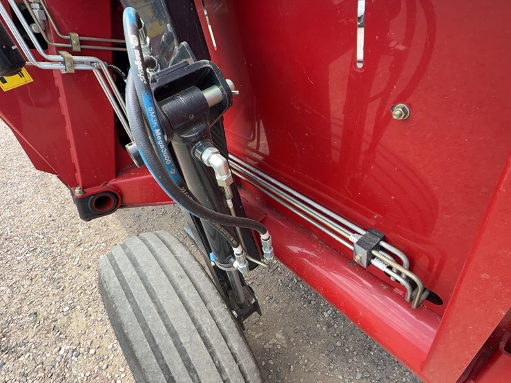 2014-case-ih-3162-image-14