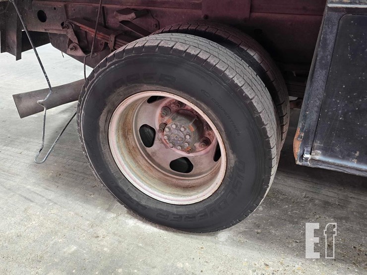 2013-2013-chevrolet-silverado-flatbed-truck-6591-image-22