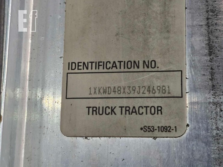 2015-peterbilt-389-image-38