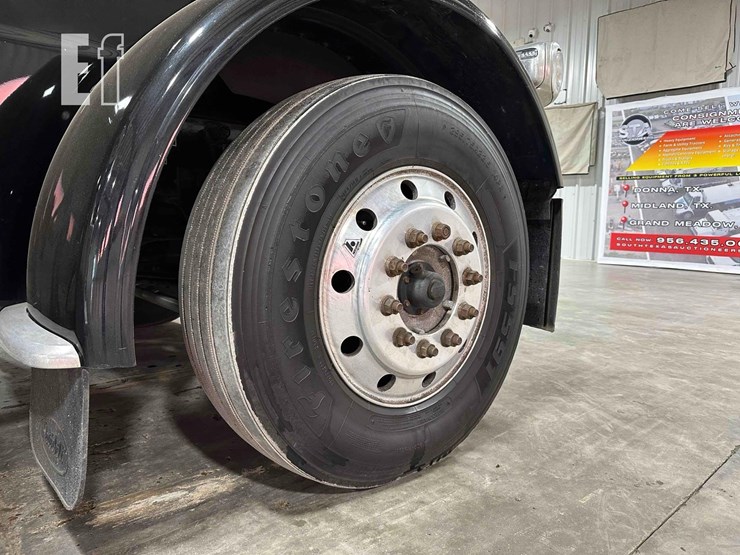 2017-peterbilt-389-image-30