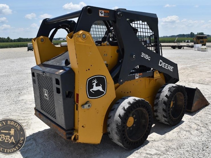 2021-deere-318g-image-5