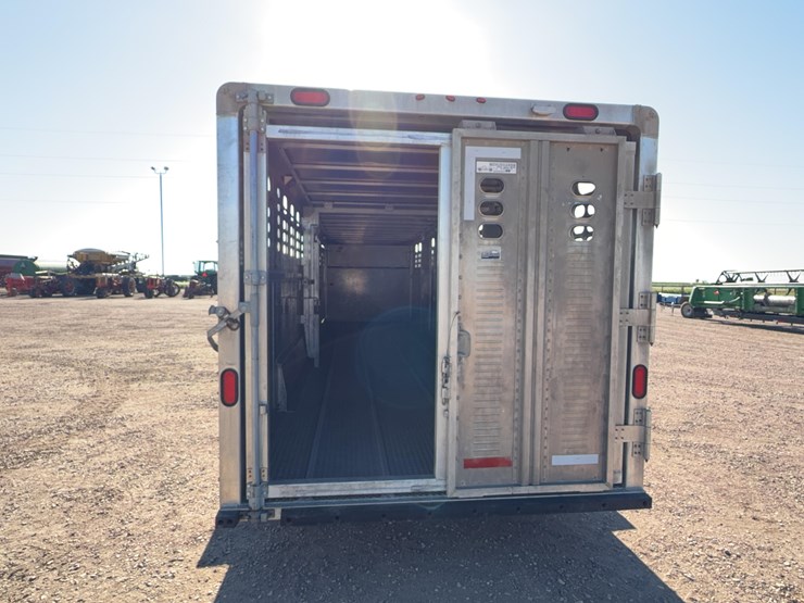 2009-wilson-livestock-trailer-image-17