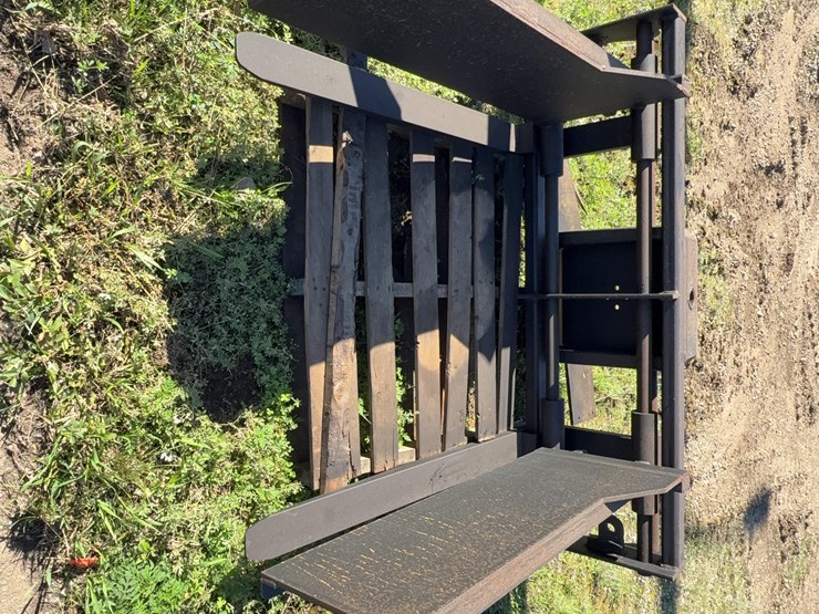 square-bale-clamp-image-2