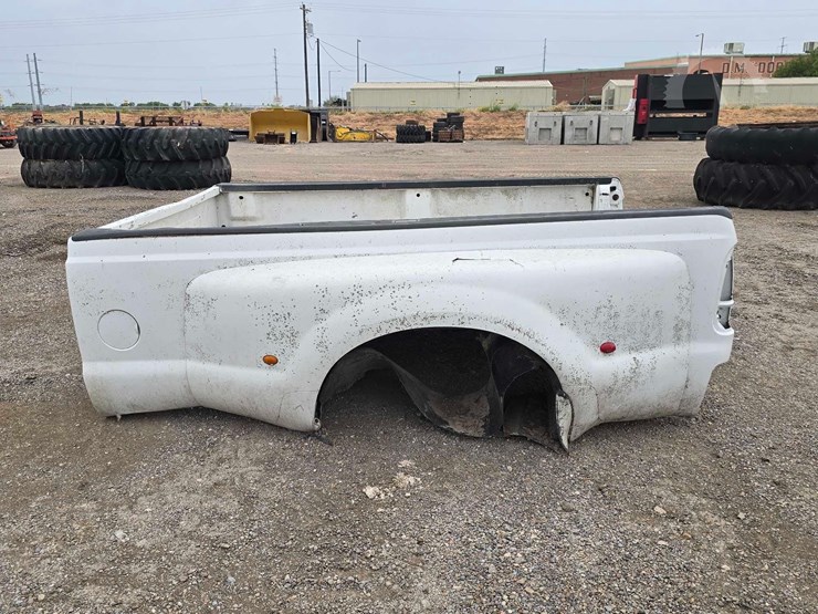 dual-rear-wheel-pickup-truck-bed-image-5