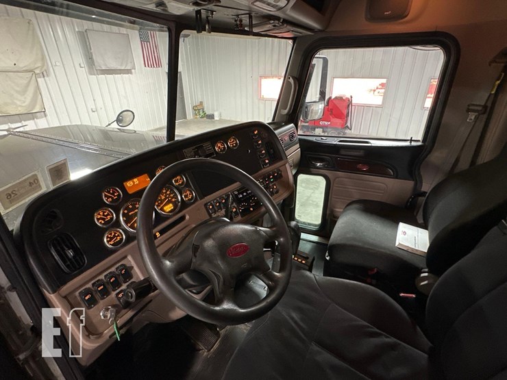 2017-peterbilt-389-image-13