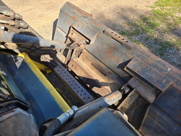 new-holland-l170-image-16