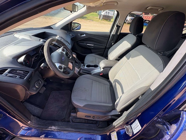 2015-ford-escape-se-image-12