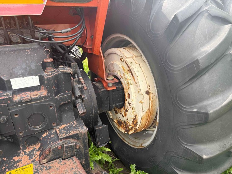 allis-chalmers-7080-tractor-image-9