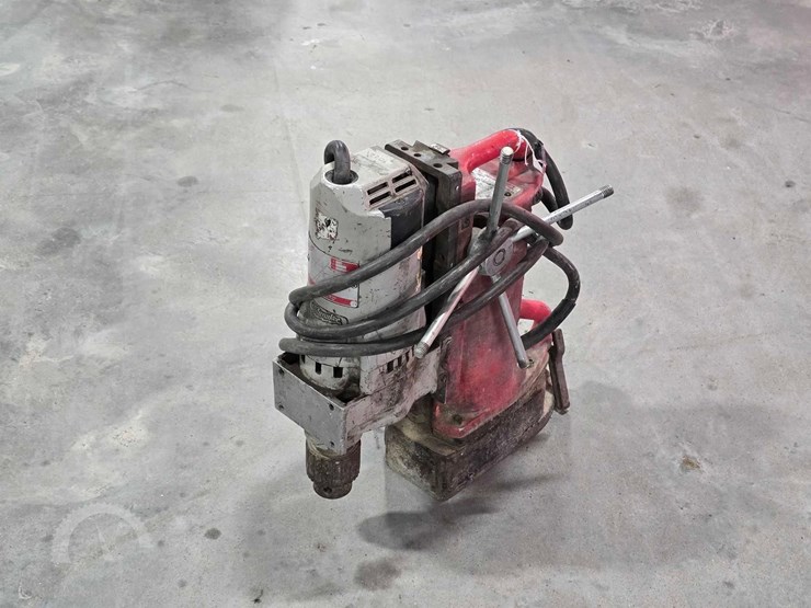 milwaukee-4206-heavy-duty-electromagnetic-drill-pr-image-1