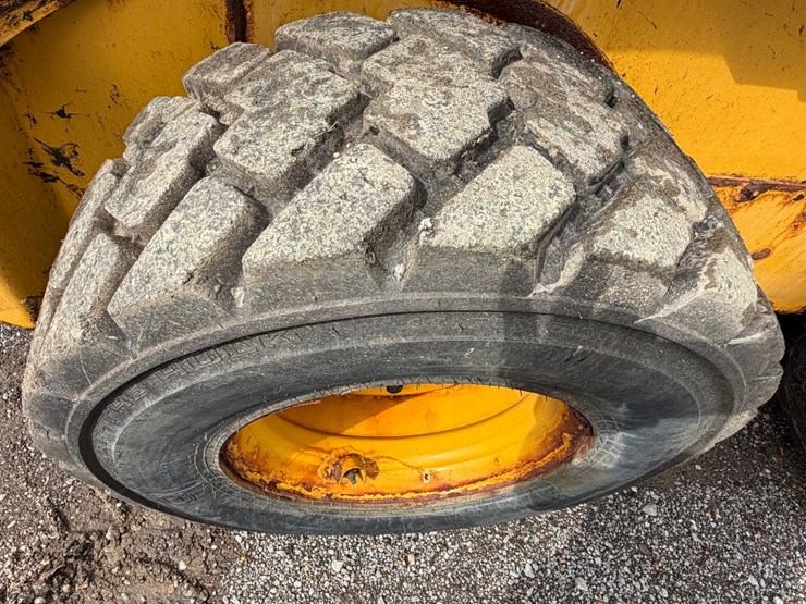 2021-deere-330g-image-9