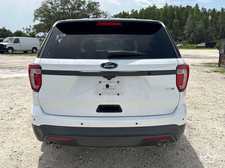 2016-ford-explorer-image-23