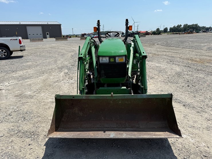 2000-john-deere-4200-image-2
